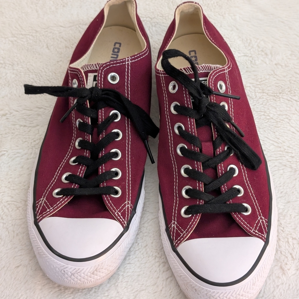Like New: Converse Chuck Taylor All Stars Men’s 10.5 (Women’s 12.5)